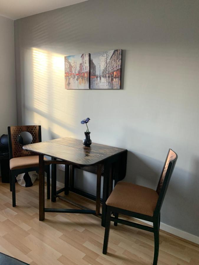 Apartamento Immaculate Cosy Flat Next To Holyrood Park! Edimburgo Exterior foto